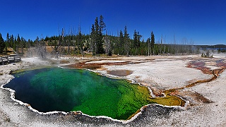 Yellowstone NP West Thumb_Panorama 4581b.jpg